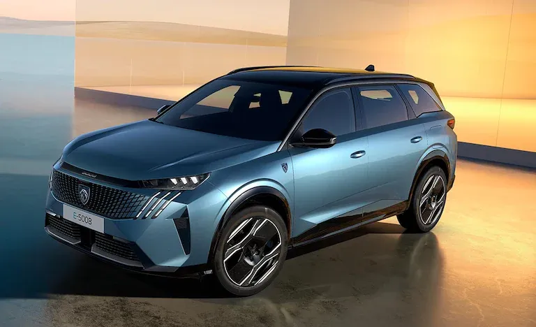 Véhicule Peugeot E-5008 - Grande autonomie