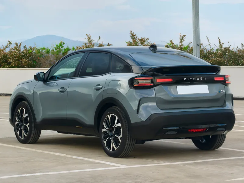 Véhicule Citroën E-C4